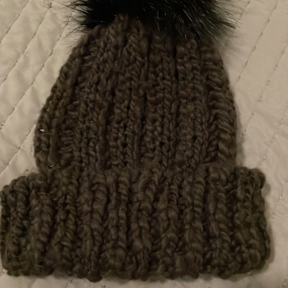 Chunky hand knitted hat with Pom - Picture 3 of 4